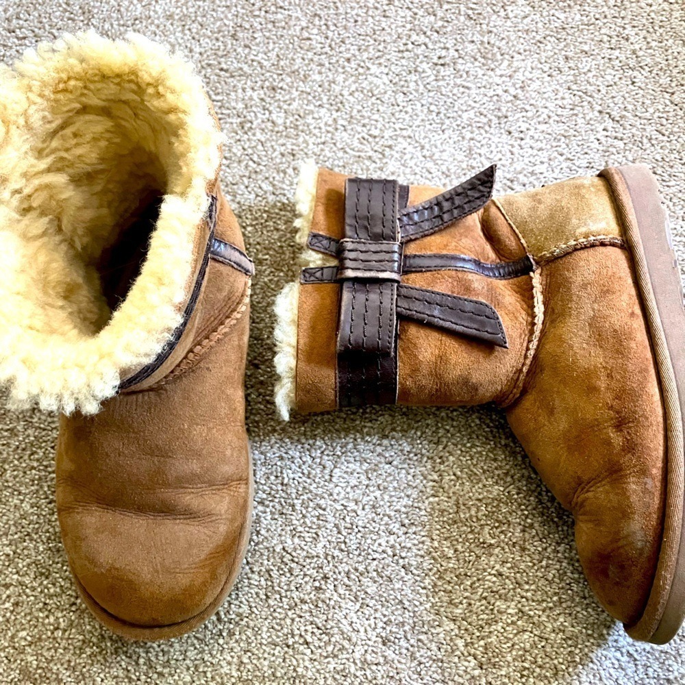 UGG Leather‎ Side Bow Slip On Sherpa Lined Ankle Boots Size 6